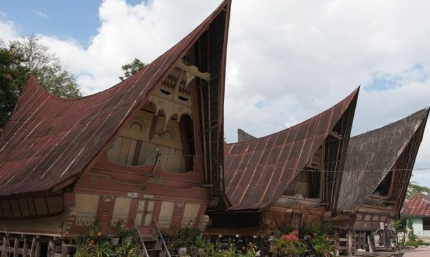 Batak Toba Memiliki Rumah Adat Yang Bernama Bolon