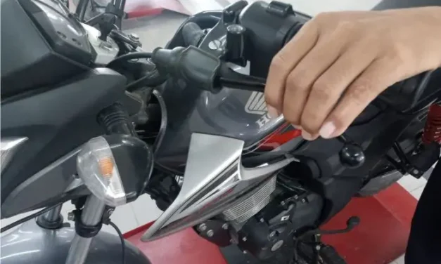 Kendaraan Kopling Mengatur Antara Mesin Serta Roda