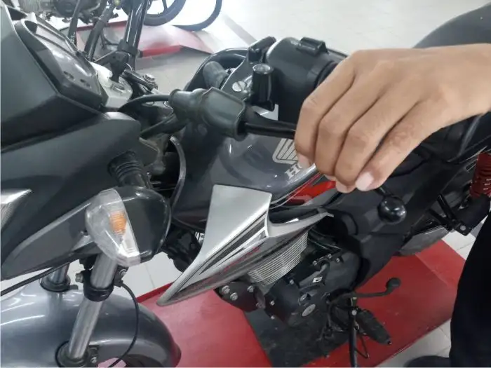 Kendaraan Kopling Mengatur Antara Mesin Serta Roda