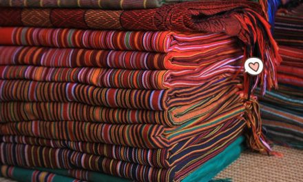 Warisan Budaya Toraja Memiliki Sebuah Kain Yang Di Tenun