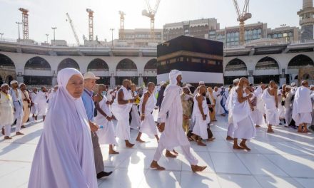 Menunaikan Ibadah Umroh Yang Di Lakukan Umat Muslim