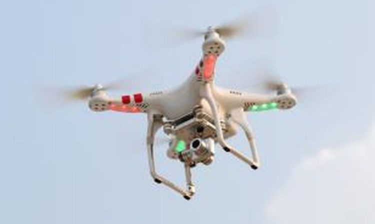 Perangkat Terbang Yang Bisa Di Gerakan Tanpa Awak Di Dalam