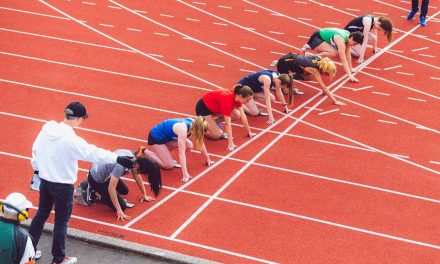 Olahraga Atletik Dalam Cabang Lari Estafet Yang Bergantian