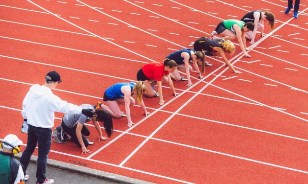 Olahraga Atletik Dalam Cabang Lari Estafet Yang Bergantian