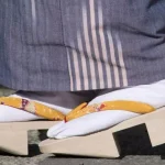 Sandal Tradisional Bakiak Terbuat Dari Kayu