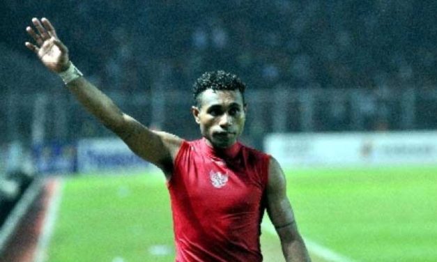 Pemain Persipura Titus Bonai Serta Timnas Indonesia