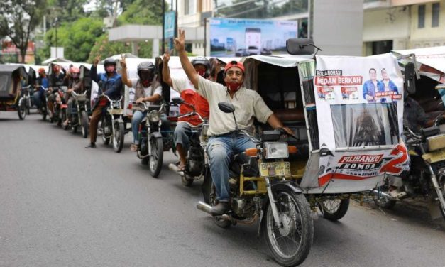 Kendaraan Beroda Tiga Ini Adalah Becak Yang Unik