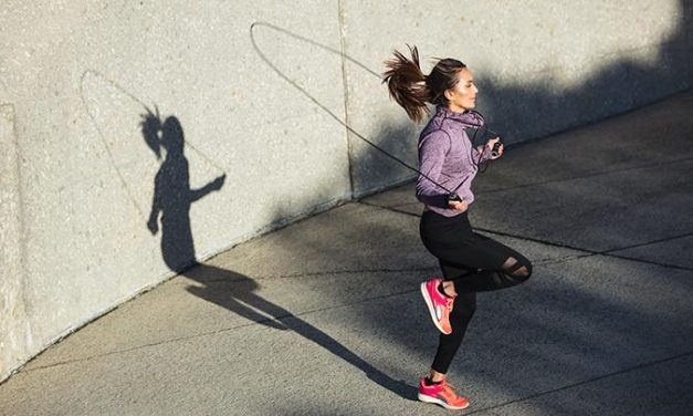 Olahraga Sederhana Lompat Tali Melatih Fisik