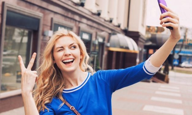 Kamera Depan Dalam Mengabadikan Foto Sendiri