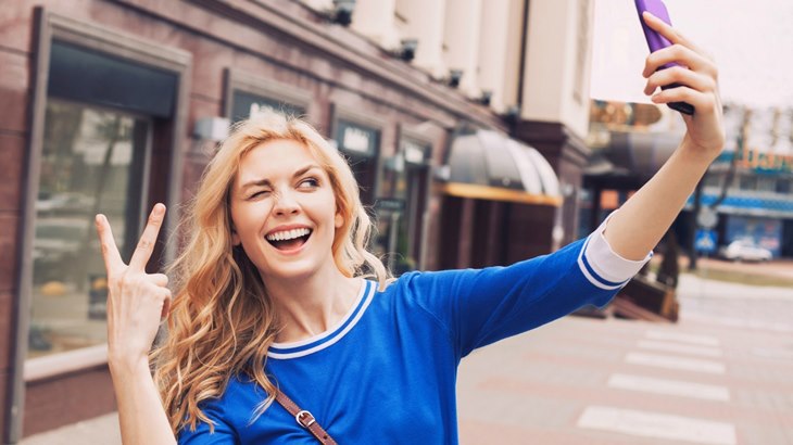 Kamera Depan Dalam Mengabadikan Foto Sendiri