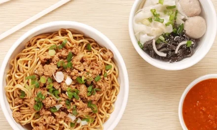Hidangan Non Halal Mie Babi Yang Menggugah Selera