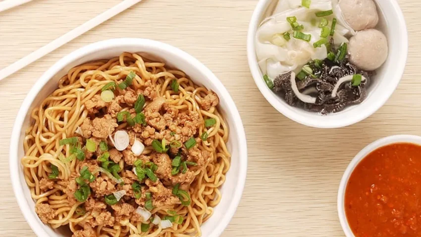Hidangan Non Halal Mie Babi Yang Menggugah Selera