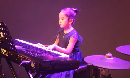 Permainan Sebuah Piano Alat Musik Yang Menghasilkan Suara