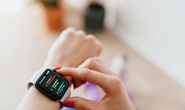 Perangkat Pintar Pada Sebuah Jam Atau Smartwatch
