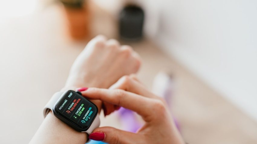 Perangkat Pintar Pada Sebuah Jam Atau Smartwatch