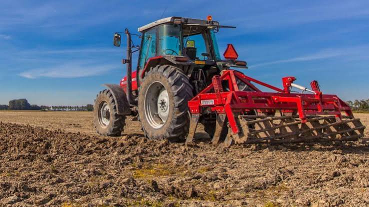 Kendaraan Perkebunan Sebuah Pembajak Traktor