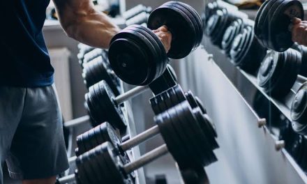 Aktivitas Olahraga Gym Dalam Ruangan Dan Beban
