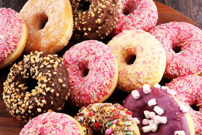 Makanan Bulatan Tengah Sebuah Donat Manis