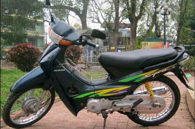 Kendaraan Bebek Motor Supra Sebagai Transportasi Pribadi