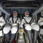 Seseorang Astronot Yang Melakukan Perjalanan Luar Angkasa