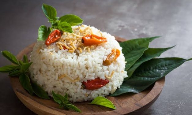 Hidangan Tradisional Indonesia Sebuah Nasi Liwet
