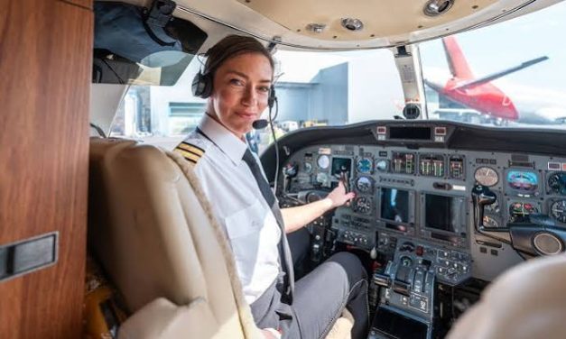 Penerbangan Pesawat Yang Di Lakukan Oleh Seorang Pilot