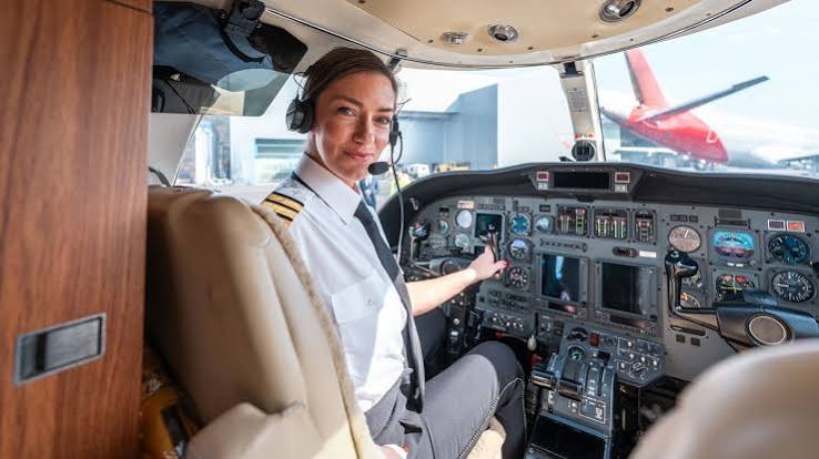 Penerbangan Pesawat Yang Di Lakukan Oleh Seorang Pilot