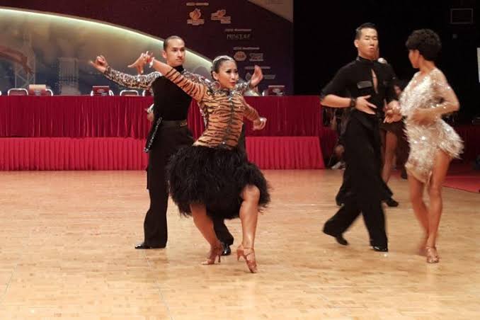 Tarian Hiburan Dansa Dengan Irama Musik