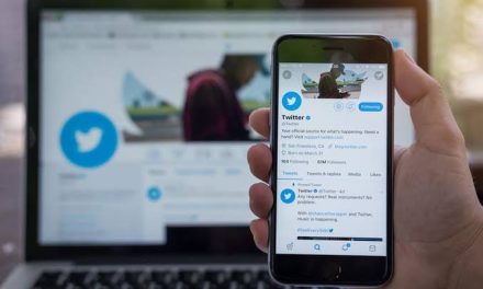 Suatu Media Platform Digital Aplikasi Twitter