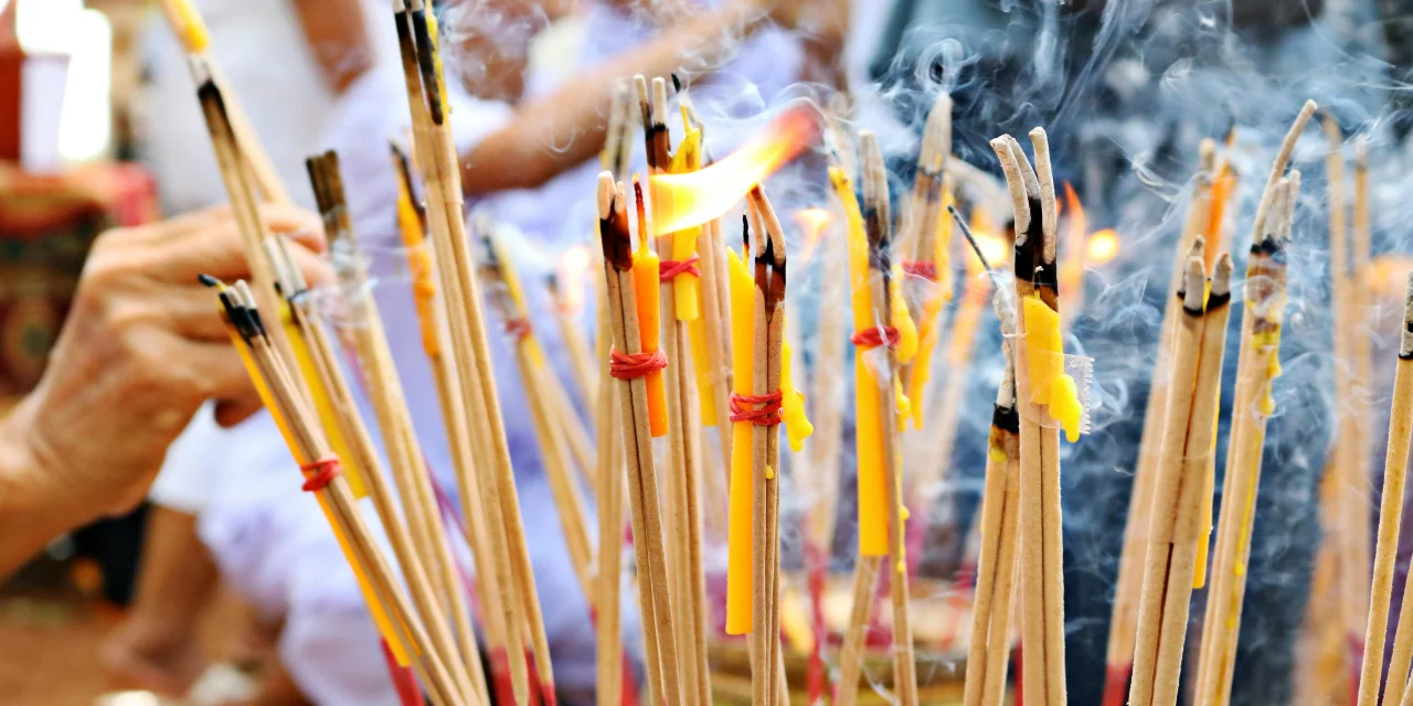 Sebuah Aromatik Dupa Yang Di Bakar
