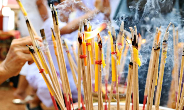 Sebuah Aromatik Dupa Yang Di Bakar