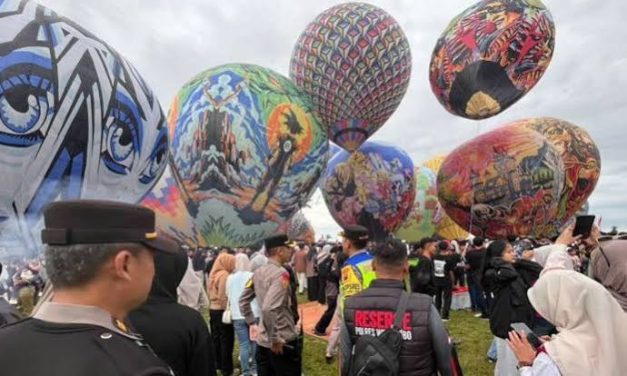 Sebuah Transportasi Unik Balon Udara Terbang