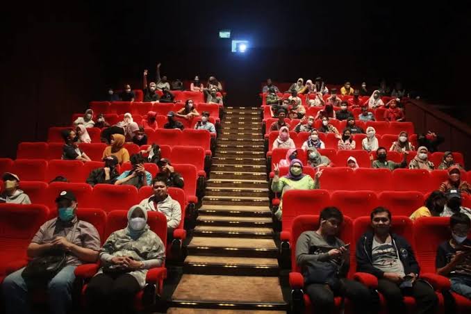 Layar Besar Menonton Film Atau Bioskop Zaman Modern