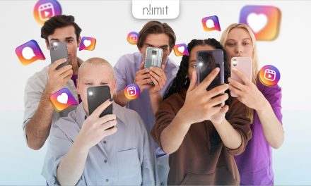 Akun Media Sosial Buzzer Sebagai Penyebar Informasi