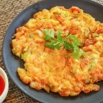 Makanan Sederhana Dadar Telur Dengan Topping