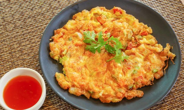 Makanan Sederhana Dadar Telur Dengan Topping