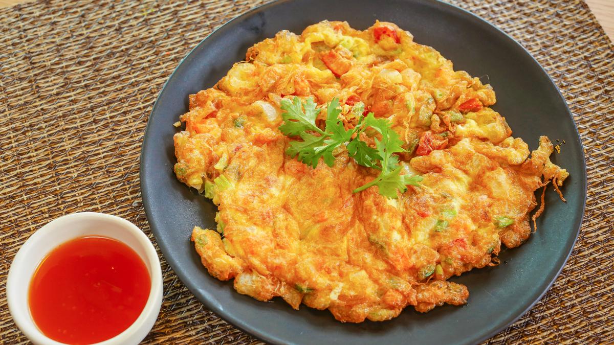 Makanan Sederhana Dadar Telur Dengan Topping
